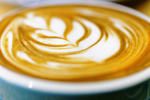 포토 JPG 해외이미지 디자인 커피 음료 음식 유리 탁자 사람없음 컵 갈색 식당 검은색 거품 카페 머그컵 흰색 설탕 카푸치노 에스프레소 라떼 모카 카페인 맛있는 해외202004 해외포토 식기 컬러 가구 재질 상점 파일형식