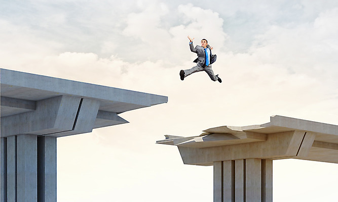 포토 JPG 해외이미지 백인 직업 남자 컨셉 서류가방 비즈니스 성공 스트레스 아이디어 한명 야외 달리기 점프 자유 표현 우승 업무 틈 정상 위험 장애물 속도 기회 통과 단상 무료 방법 어려움 해외202004 해외포토 서양인 1 가방 모션 사람 최고 작업 파일형식