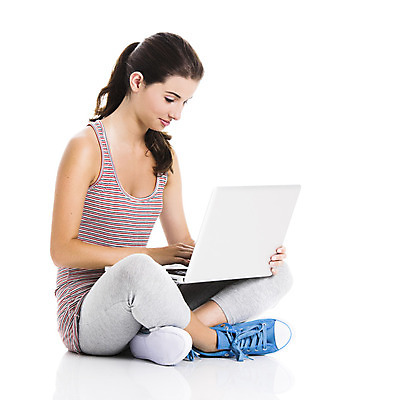 포토 JPG 해외이미지 백인 학생 응시 여자 백그라운드 한명 사람 앉기 성인 옆모습 노트북 학습 스터디 컴퓨터 성인여자한명만 해외202004 해외포토 서양인 1 시선 교육 뷰포인트 모션 전자제품 여자한명만 성인여자만 파일형식