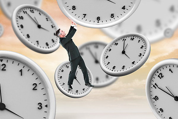 포토 JPG 해외이미지 백인 구름 남자 행복 시계 40대 중년 포즈 비즈니스 하늘 한명 서기 미소 성인 컴퓨터그래픽 일출 디지털 시간 비즈니스맨 마감 카운트다운 성인남자한명만 해외202004 해외포토 자연요소 서양인 1 감정 모션 표정 사람 그래픽 노을 직장인 남자한명만 성인남자만 파일형식