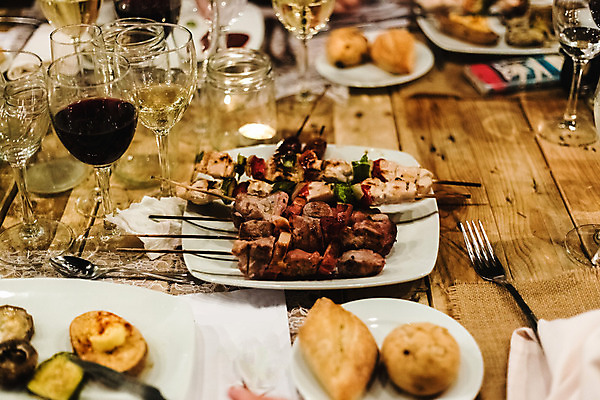 포토 JPG 해외이미지 식기 접시 음식 결혼 손가락 탁자 휴가 서브 기념 건강 육류 요리 이벤트 사람없음 장식 세트 파티 요식업 식당 축제 식사 저녁식사 흰색 기구 축하 우아함 맛 먹기 웨이트리스 웨이터 서비스 점심식사 식품점 접수 스타일 맛있는 해외202004 해외포토 직업 손 산업 컬러 가구 컨셉 식재료 모션 상점 종업원 파일형식