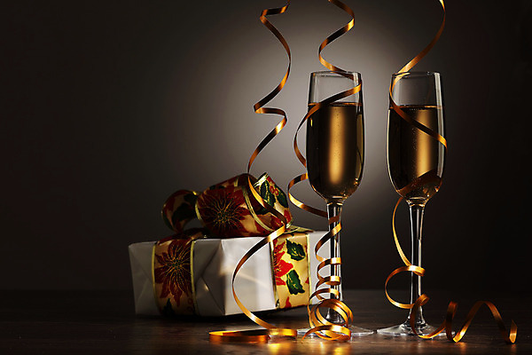 포토 JPG 해외이미지 디자인 기념일 행복 리본 음료 백그라운드 크리스마스 겨울 검은배경 새로움 기념 선물 사랑 사람없음 빛 상자 파티 축제 낭만 축하 알코올 샴페인 샴페인잔 해외202004 해외포토 계절 감정 컨셉 술잔 주류 이벤트 검은색 파일형식
