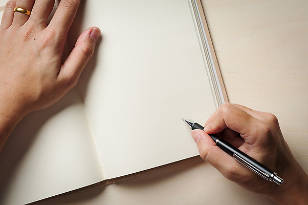 포토 JPG 해외이미지 템플릿 손 디자인 남자 종이 포즈 백그라운드 비즈니스 텍스트 벽지 아침 남편 추상 아이디어 직장 사람없음 목재 책 스터디 사무실 펜 우주 다이어리 쪽지 공책 공백 오픈 그리기 메시지 잡지 문서 페이지 시트 처음 힙스터 해외202004 해외포토 주간 나무 패션 컨셉 무늬 회사 재료 모션 문구용품 사람 신체부위 간행물 학습 필기구 사무용품 파일형식