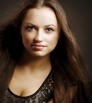 포토 JPG 해외이미지 백인 모델 1 디자인 응시 여자 유럽 얼굴 벽 백그라운드 모션 갈색머리 건강 한명 성인 파란색 빛 섹시 갈색 머리 유행 검은색 어둠 놀람 수확 흰색 표현 신선 고급 열정 완벽 해외202004 해외포토 서양인 헤어스타일 시선 감정 나라 컬러 컨셉 농업 표정 사람 신체부위 파일형식