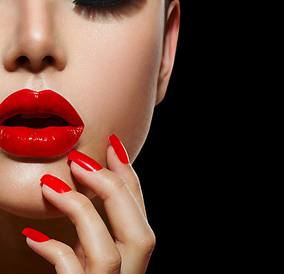포토 JPG 해외이미지 모델 여자 얼굴 부분 키스 한명 사람 빨간색 빛 섹시 유행 상점 검은색 립스틱 오픈 입 화려 고급 닫기 손톱관리 손톱 피부 입술 만들기 열정 립글로스 광택 강렬 고립 완벽 의료성형뷰티 스타일 해외202004 관능적 해외포토 1 손 감정 컬러 컨셉 모션 신체부위 화장품 네일아트 애정표현 파일형식