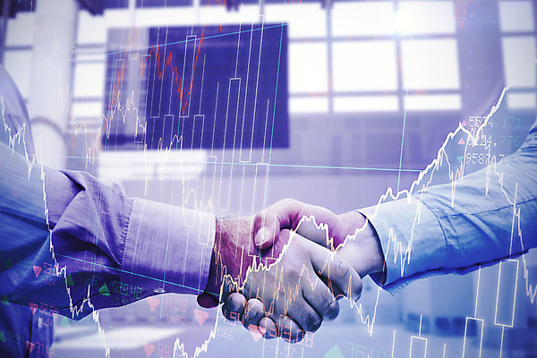 포토 JPG 해외이미지 손 여행 비즈니스 악수 신체부위 컴퓨터그래픽 금융 디지털 자료 거래 성장 인사 비즈니스맨 휴게실 복도 공항 항공 공유 카피스페이스 해외202004 해외포토 남자 교통시설 사람 손짓 그래픽 경제 공백 예절 직장인 파일형식