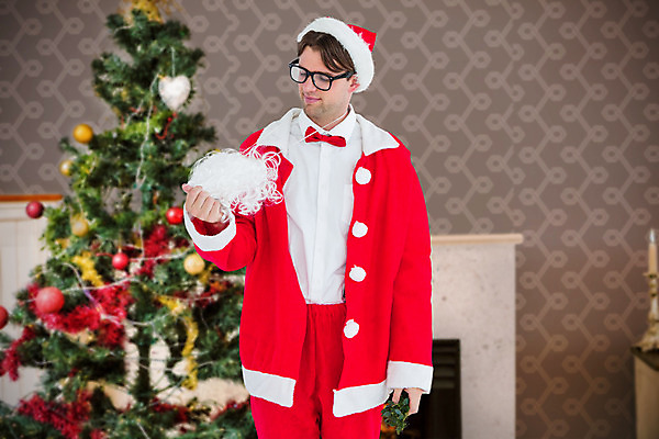 포토 JPG 해외이미지 백인 라이프스타일 노년 남자 안경 셔츠 크리스마스장식 크리스마스 가정 청소년 불 나비넥타이 아파트 주택 한명 20대 장식 빨간색 크리스마스트리 산타클로스 유행 축제 장식볼 흰색 축하 잡기 괴짜 벽난로 전나무 멍청이 노인남자한명만 해외202004 해외포토 자연요소 서양인 나무 1 잡화 기념일 컬러 컨셉 상의 모션 넥타이 사람 청년 성인 건물 생활 남자한명만 노인남자만 파일형식