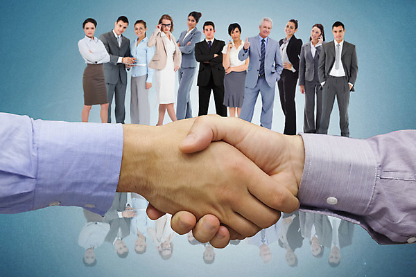 포토 JPG 해외이미지 백인 손 여자 남자 40대 중년 비즈니스 악수 여러명 20대 성인 파란색 거래 인사 직장인 비즈니스맨 비즈니스우먼 복도 60대 동료 직원 경영자 해외202004 해외포토 서양인 직업 노년 컬러 다수 관계 사람 손짓 청년 신체부위 예절 리더 파일형식