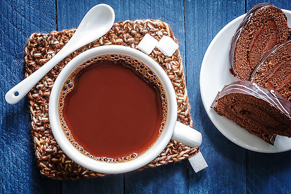 포토 JPG 해외이미지 커피 음료 음식 탁자 디저트 따뜻함 사람없음 컵 갈색 케이크 초콜릿 숟가락 거품 머그컵 흰색 뜨거움 액체 달콤 코코아 따뜻한음료 카카오 맛있는 해외202004 해외포토 식기 컬러 가구 수저 맛 파일형식