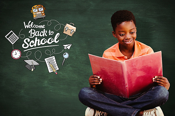 포토 JPG 해외이미지 학생 교육 남자 행복 어린이 학교 휴식 바닥 초등학교 한명 앉기 소년 책 초록색 학습 스터디 독서 칠판 도서관 교과서 소년한명만 해외202004 해외포토 1 감정 컬러 컨셉 모션 교재 사람 남자한명만 소년만 파일형식