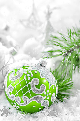 포토 JPG 해외이미지 디자인 계절 행복 별 백그라운드 크리스마스 겨울 공 새로움 기념 선물 사람없음 장식 초록색 빛 축제 장식볼 흰색 축하 소나무 원형 눈송이 은색 12월 해외202004 해외포토 자연요소 도형 나무 기념일 감정 컬러 컨셉 눈_날씨 날짜 파일형식