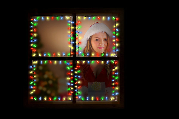 포토 JPG 해외이미지 백인 라이프스타일 여자 노년 크리스마스 거실 창문 가정 청소년 전등 아파트 주택 선물 한명 장식 빨간색 빛 상자 소파 컬러풀 크리스마스트리 섹시 산타클로스 축제 흰색 축하 소프트포커스 벽난로 전나무 빛망울 노인남자한명만 해외202004 해외포토 서양인 나무 1 기념일 컬러 컨셉 의자 조명 촬영기법 사람 성인 건물 생활 남자한명만 노인남자만 파일형식