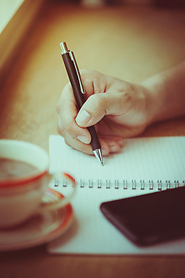 포토 JPG 해외이미지 라이프스타일 손 남자 커피 음료 백그라운드 휴식 신체부위 컵 스마트폰 펜 다이어리 공책 카페 작업 에스프레소 해외202004 해외포토 식기 컨셉 문구용품 사람 생활 핸드폰 스마트기기 필기구 상점 사무용품 파일형식