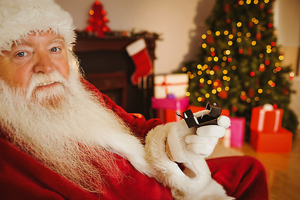 포토 JPG 해외이미지 백인 라이프스타일 노년 남자 크리스마스장식 크리스마스 거실 가정 불 아파트 주택 따뜻함 한명 장식 크리스마스트리 산타클로스 평화 축제 장식볼 축하 잡기 벽난로 안락의자 전나무 노인남자한명만 해외202004 해외포토 자연요소 서양인 나무 1 기념일 컨셉 의자 모션 사람 성인 건물 생활 남자한명만 노인남자만 파일형식