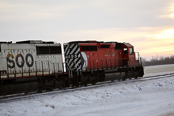 포토 JPG 해외이미지 여행 캐나다 겨울 교통시설 풍경 사람없음 가로 디지털 사진촬영 기차 시골 그림 해외202004 해외포토 계절 육상교통 교통 북아메리카 대중교통 촬영 시설 파일형식