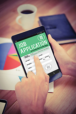 포토 JPG 해외이미지 손 종이 커피 비즈니스 손가락 탁자 직장 기술 들기 신체부위 스마트폰 태블릿 사무실 스크린 다이어리 터치 흰색 잡기 비즈니스맨 어플리케이션 책상 인터페이스 터치스크린 해외202004 해외포토 남자 음료 컬러 가구 회사 모션 사람 전자제품 핸드폰 스마트기기 사무용품 직장인 파일형식