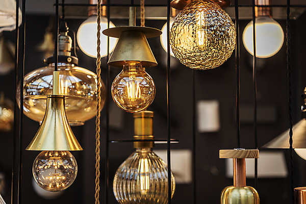 포토 JPG 전구 유리 조명 실내 밝음 근접촬영 사람없음 아웃포커스 빛 여러개 전시 에너지 조명가게 국내포토 뷰포인트 다수 재질 촬영기법 내부 상점 파일형식