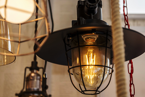 포토 JPG 전구 유리 조명 실내 밝음 근접촬영 사람없음 아웃포커스 빛 전시 에너지 세개 조명가게 국내포토 뷰포인트 재질 촬영기법 3 내부 상점 파일형식