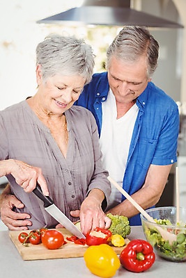 포토 JPG 해외이미지 백인 라이프스타일 여자 노년 남자 행복 음식 채소 가정 포옹 남편 짧은머리 아파트 주택 파프리카 함께함 실내 건강 사랑 취미 두명 캐주얼 노후 주방 샐러드 낭만 신선 아내 칼 브로콜리 자르기 만족 준비 70대 노인만 해외202004 해외포토 서양인 헤어스타일 옷 감정 컨셉 안기 모션 사람 성인 내부 건물 생활 성인만 파일형식