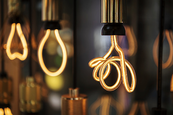 포토 JPG 전구 유리 조명 실내 밝음 근접촬영 사람없음 아웃포커스 빛 전시 에너지 세개 조명가게 국내포토 뷰포인트 재질 촬영기법 3 내부 상점 파일형식