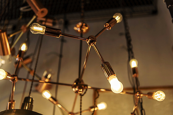 포토 JPG 전구 유리 조명 실내 밝음 근접촬영 사람없음 아웃포커스 빛 여러개 전시 에너지 조명가게 국내포토 뷰포인트 다수 재질 촬영기법 내부 상점 파일형식