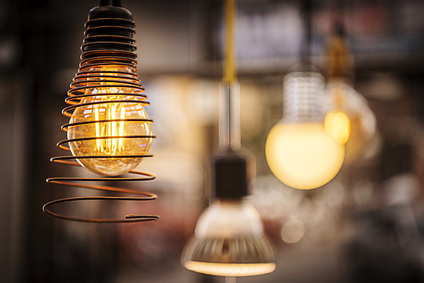 포토 JPG 전구 유리 조명 실내 밝음 근접촬영 사람없음 아웃포커스 빛 전시 에너지 세개 조명가게 국내포토 뷰포인트 재질 촬영기법 3 내부 상점 파일형식