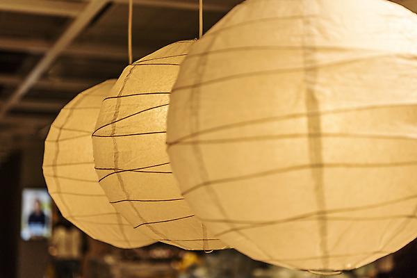 포토 JPG 전구 유리 조명 실내 밝음 근접촬영 사람없음 아웃포커스 빛 전시 에너지 세개 조명가게 국내포토 뷰포인트 재질 촬영기법 3 내부 상점 파일형식