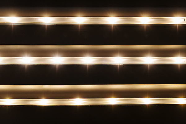 포토 JPG 전구 유리 조명 실내 밝음 근접촬영 사람없음 아웃포커스 빛 여러개 전시 에너지 조명가게 LED 국내포토 뷰포인트 다수 재질 촬영기법 내부 상점 파일형식