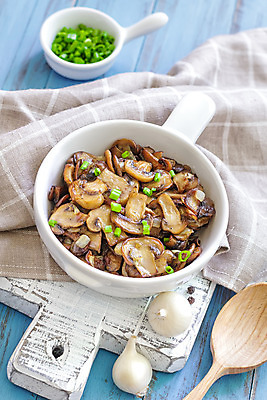 포토 JPG 해외이미지 접시 음식 다이어트 채소 재료 자연 탁자 양파 요리 사람없음 목재 주방 식사 저녁식사 버섯 튀김 가을 흰색 신선 자르기 굽기 먹기 준비 유기농 프랑스어 곰팡이 식용 채식주의자 비건 맛있는 해외202004 해외포토 나무 문자 식기 웰빙 계절 컬러 가구 모션 건강 구이 생태계 채식 파일형식