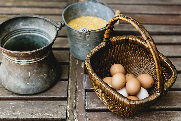 포토 JPG 해외이미지 음식 건강 사람없음 갈색 계란 신선 상품 양동이 유기농 날것 내추럴 해외202004 해외포토 웰빙 컬러 알 파일형식
