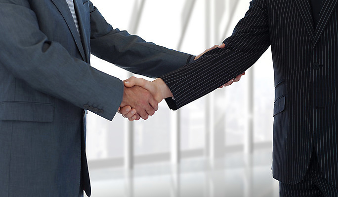 포토 JPG 해외이미지 백인 손 남자 40대 중년 백그라운드 회사 비즈니스 사업가 성공 협력 노동자 악수 함께함 협상 사람 20대 성인 두명 건물 컴퓨터그래픽 금융 빛 도시풍경 사무실 햇빛 디지털 고층빌딩 거래 흰색 인사 잡기 도시 비즈니스맨 계약 사인 상업 정중 해외202004 해외포토 서양인 직업 건축물 컬러 컨셉 모션 풍경 손짓 빌딩 청년 신체부위 그래픽 경제 태양 예절 직장인 파일형식