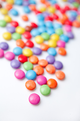 포토 JPG 해외이미지 사람없음 컬러풀 과자 초콜릿 원형 달콤 흰배경 해외202004 해외포토 도형 컬러 백그라운드 디저트 흰색 맛 파일형식