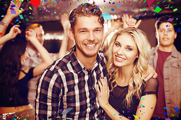 포토 JPG 해외이미지 백인 커플 응시 드레스 여자 남자 행복 함께함 사랑 사람 이벤트 여러명 20대 성인 컬러풀 파티 우정 기쁨 축하 잡기 바 화려 유혹 클럽 흥분 성인만 유흥 해외202004 해외포토 서양인 시선 옷 감정 컬러 다수 컨셉 관계 모션 청년 친구 파일형식