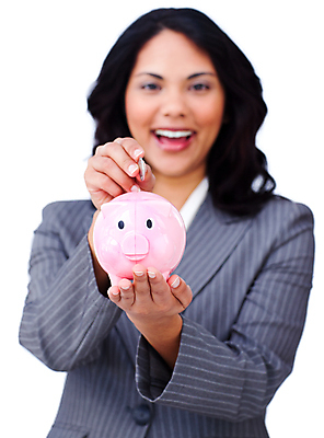 포토 JPG 해외이미지 스튜디오촬영 여자 한명 미소 들기 사람 상반신 성인 앞모습 금융 동전 저축 돼지저금통 잡기 비즈니스우먼 성인여자한명만 해외202004 해외포토 1 뷰포인트 돈 비즈니스 모션 실내 표정 경제 저금통 직장인 여자한명만 성인여자만 파일형식