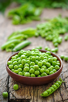 포토 JPG 해외이미지 실내 사람없음 아웃포커스 담기 완두콩 나무접시 해외202004 해외포토 접시 모션 콩 촬영기법 내부 파일형식