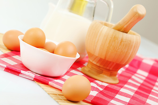 포토 JPG 해외이미지 음식 백그라운드 건강 사람없음 갈색 계란 껍질 흰색 신선 상품 준비 유기농 날것 노른자 내추럴 해외202004 해외포토 웰빙 컬러 알 파일형식