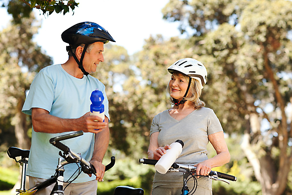 포토 JPG 해외이미지 백인 커플 공원 여자 노년 남자 행복 음료 산 함께함 건강 사람 야외 두명 물 자전거 60대 승차 즐거움 70대 노인만 해외202004 해외포토 자연요소 서양인 공공시설 감정 컨셉 관계 모션 성인 바이크 성인만 파일형식