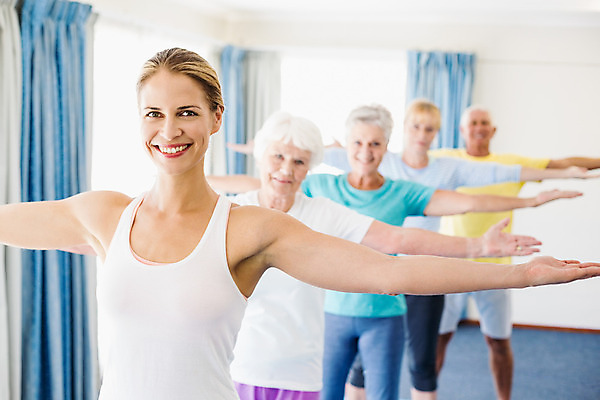 포토 JPG 해외이미지 백인 라이프스타일 여자 노년 남자 행복 스포츠 요가 건강 병원 서기 여러명 20대 운동복 건강관리 강사 스트레칭 환자 60대 70대 의료성형뷰티 해외202004 해외포토 서양인 직업 웰빙 옷 감정 다수 의학 모션 관리 사람 청년 성인 생활 운동 파일형식