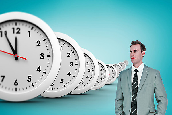 포토 JPG 해외이미지 백인 남자 행복 시계 비즈니스 한명 서기 미소 20대 성인 컴퓨터그래픽 파란색 디지털 시간 비즈니스맨 스마트 비네팅 마감 카운트다운 스타일 성인남자한명만 해외202004 해외포토 서양인 1 감정 컬러 컨셉 모션 촬영기법 표정 사람 청년 그래픽 직장인 남자한명만 성인남자만 파일형식