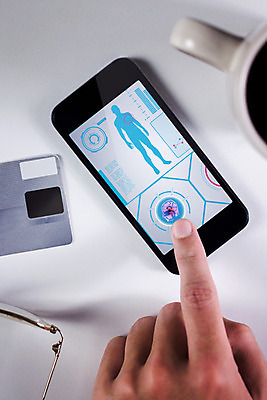 포토 JPG 해외이미지 백인 손 남자 비즈니스 기술 한명 20대 신체부위 파란색 스마트폰 운동 디지털 스크린 터치 잡기 비즈니스맨 어플리케이션 인터페이스 성인남자한명만 해외202004 해외포토 서양인 1 컬러 모션 건강 사람 청년 핸드폰 스마트기기 직장인 남자한명만 성인남자만 파일형식