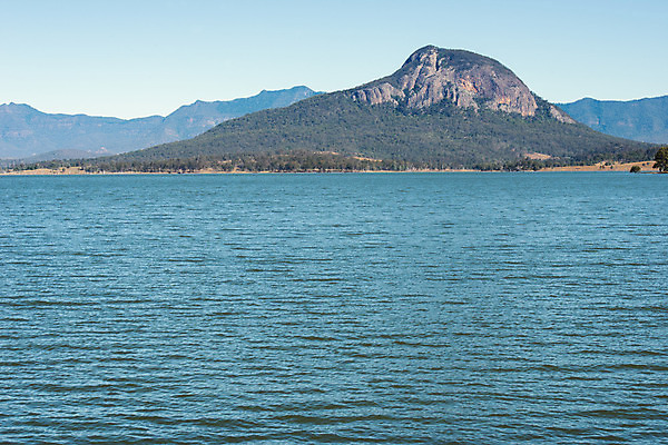 포토 JPG 해외이미지 주간 구름 호수 자연 하늘 산 사람없음 야외 초록색 물 여름 파란색 반사 노란색 호주 해외202004 해외포토 자연요소 계절 컬러 오세아니아 생태계 파일형식