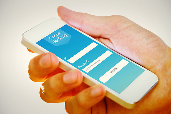 포토 JPG 해외이미지 백인 손 남자 인터넷 한명 들기 안전 근접촬영 20대 신체부위 스마트폰 디지털 스크린 회색 터치 흰색 잡기 암호 인터페이스 성인남자한명만 해외202004 해외포토 서양인 1 뷰포인트 컬러 모션 사람 청년 핸드폰 스마트기기 남자한명만 성인남자만 파일형식