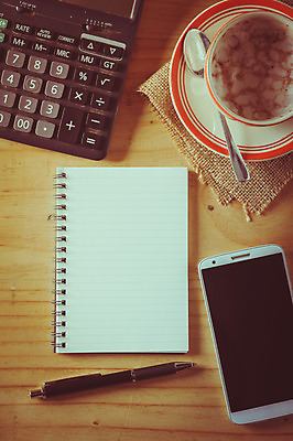 포토 JPG 해외이미지 디자인 종이 백그라운드 아이디어 사람없음 스마트폰 펜 다이어리 공책 공백 계산기 페이지 해외202004 해외포토 컨셉 문구용품 핸드폰 스마트기기 필기구 사무용품 장비 파일형식