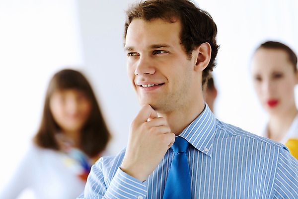 포토 JPG 해외이미지 직업 여자 남자 행복 회사 비즈니스 사업가 성공 노동자 서기 사람 20대 성인 세명 30대 사무실 흰색 표현 비즈니스우먼 자신감 그룹 기자 대표 종업원 동료 경영자 리더 경영 많음 해외202004 해외포토 감정 컬러 컨셉 관계 모션 청년 장년 직장인 파일형식