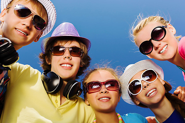 포토 JPG 해외이미지 라이프스타일 여자 남자 행복 관계 포옹 휴가 협력 바닥 함께함 미소 웃음 사람 여러명 성인 여름 청춘 우정 그룹 닫기 5 유대감 해외202004 해외포토 계절 감정 다수 컨셉 안기 모션 표정 생활 친구 숫자 파일형식