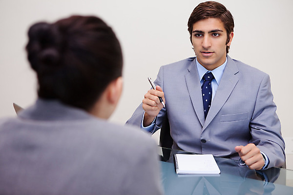 포토 JPG 해외이미지 여자 남자 실내 들기 앉기 상반신 20대 성인 두명 사무실 면접 지원 성인만 해외202004 해외포토 비즈니스 모션 사람 청년 내부 파일형식