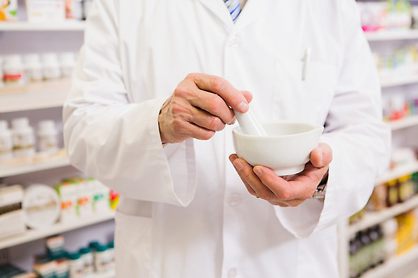 포토 JPG 해외이미지 손 실내 신체부위 약 작업 약국 준비 처방 조제 막자 약사 의료성형뷰티 해외202004 해외포토 의학 사람 내부 만들기 파일형식