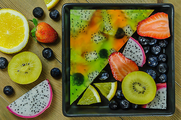 포토 JPG 해외이미지 접시 열매 음식 분홍색 오렌지 과일 유리 딸기 디저트 키위 씨앗 사람없음 목재 빨간색 초록색 갈색 검은색 거품 달콤 맛 혼합 시원함 블루베리 산딸기 시럽 젤리 성분 솜털 해외202004 해외포토 나무 식물 식기 컬러 컨셉 재료 재질 파일형식