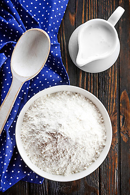 포토 JPG 해외이미지 음식 백그라운드 재료 탁자 요리 사람없음 목재 갈색 쌓기 주방 숟가락 흰색 기구 사발 가루 준비 유기농 날것 반죽 밀가루 밀가루반죽 통밀 해외202004 해외포토 나무 웰빙 컬러 가구 모션 수저 사기그릇 밀 파일형식
