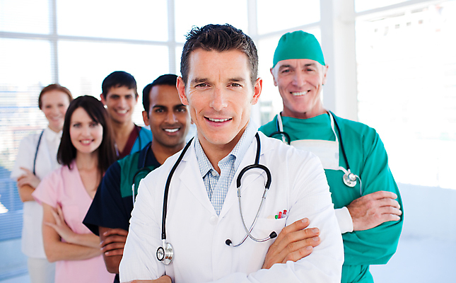 포토 JPG 해외이미지 직업 여자 남자 백그라운드 청진기 건강 병원 미소 사람 여러명 성인 치료 간호사 의사 업무 수술 동료 외과 의료성형뷰티 성인만 해외202004 해외포토 다수 의학 관계 의료기기 표정 의료진 작업 파일형식